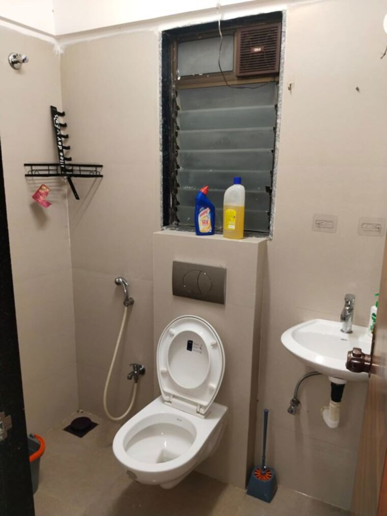Bathroom, je-and-vee-om-trimurti 1 Bedroom 420 Sq.Ft. Apartment In Malad East Mumbai 10592329