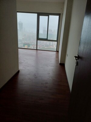 Room in 2 BHK Apartment at Piramal Aranya Ahan, Byculla – for Rent