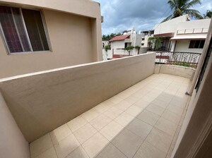 Balcony in 2 BHK Builder Floor at Miraj – for Rent