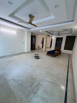 Room in 2 BHK Builder Floor at Neb Sarai – for Rent