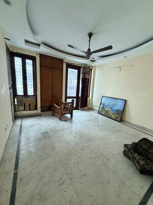 Room in 2 BHK Builder Floor at Neb Sarai – for Rent