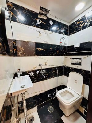 Team Area in 2 BHK Builder Floor at Uttam Nagar – for Sale