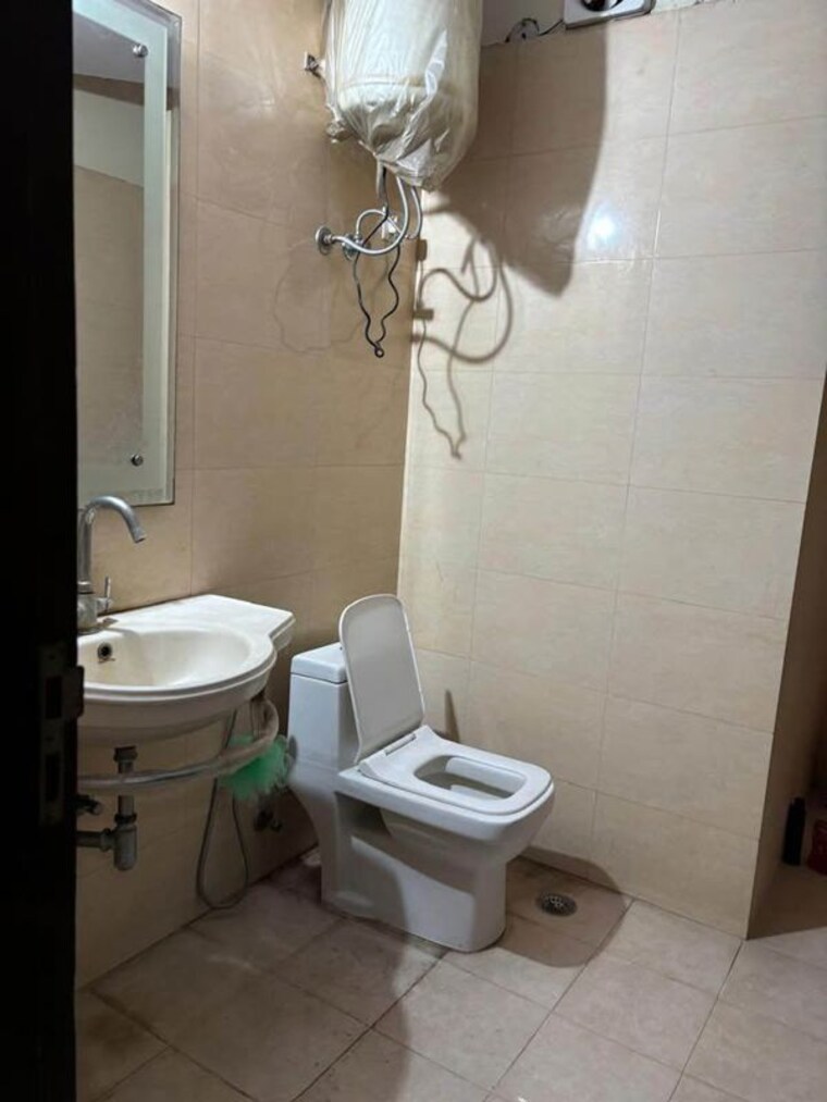 Bathroom, mehrauli 2 Bedroom 900 Sq.Ft. Builder Floor In Mehrauli Delhi 10592425