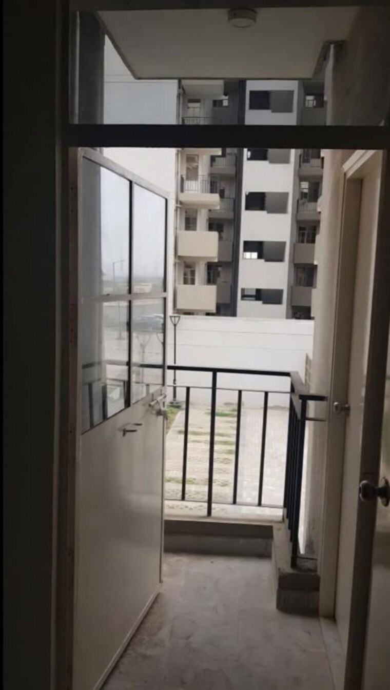Balcony, signature-global-solera-2 1 Bedroom 358 Sq.Ft. Apartment In Sector 107 Gurgaon 10592456