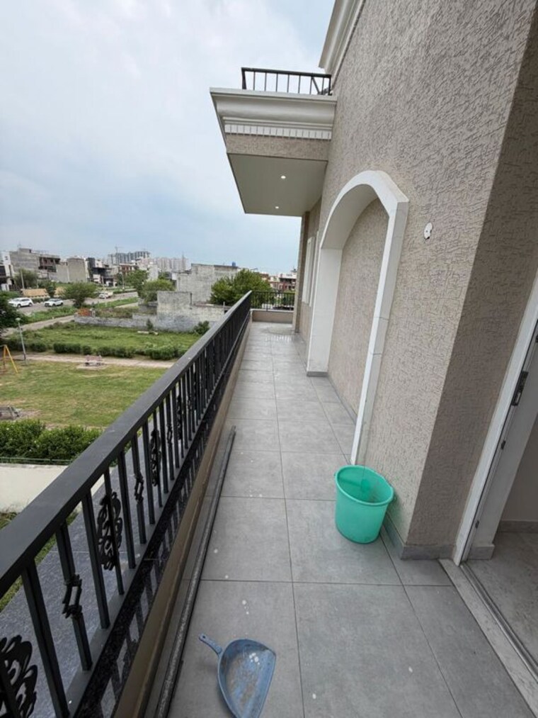 Balcony, sector 88 2.5 Bedroom 200 Sq.Yd. Builder Floor In Sector 88 Mohali 10592492