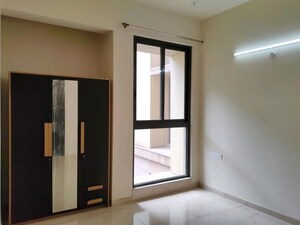 Room in 3 BHK Apartment at Lodha Sterling, Kolshet Road – for Rent