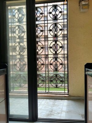 Room in 3 BHK Apartment at Lodha Sterling, Kolshet Road – for Rent