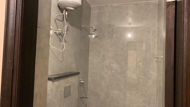 Bathroom, smart-world-orchard 2.5 Bedroom 1200 Sq.Ft. Builder Floor In Sector 61 Gurgaon 10592517