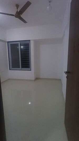Room in 2 BHK Apartment at Mittal Petals, Wakad – for Rent