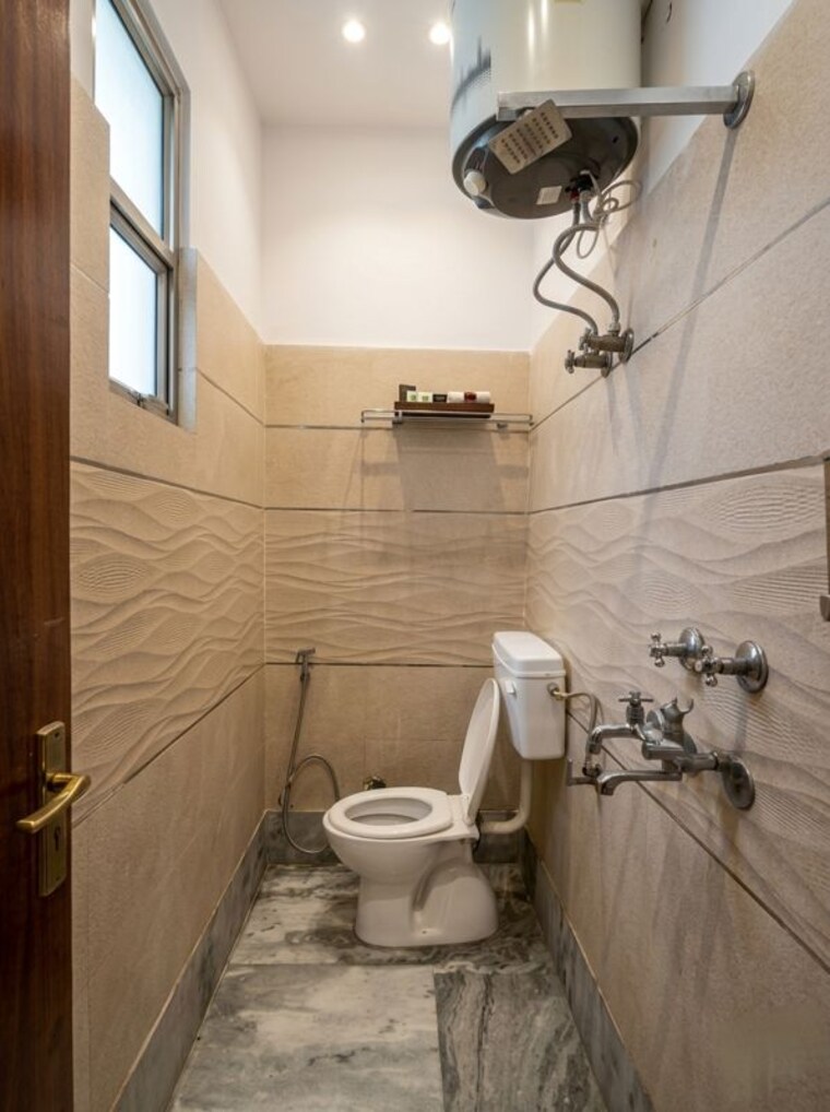 Bathroom, rohini sector 7 2 Bedroom 450 Sq.Ft. Builder Floor In Rohini Sector 7 Delhi 10592546