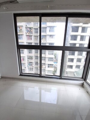 Room in 1 BHK Apartment at UK Iridium, Kandivali East – for Rent