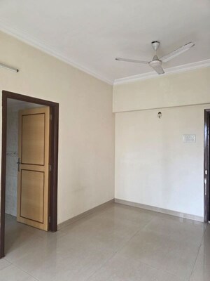 Room in 1 BHK Apartment at K Raheja Heights, Malad East – for Rent