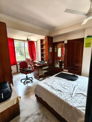 Bedroom in 2 BHK Apartment at Bandra West – for Rent