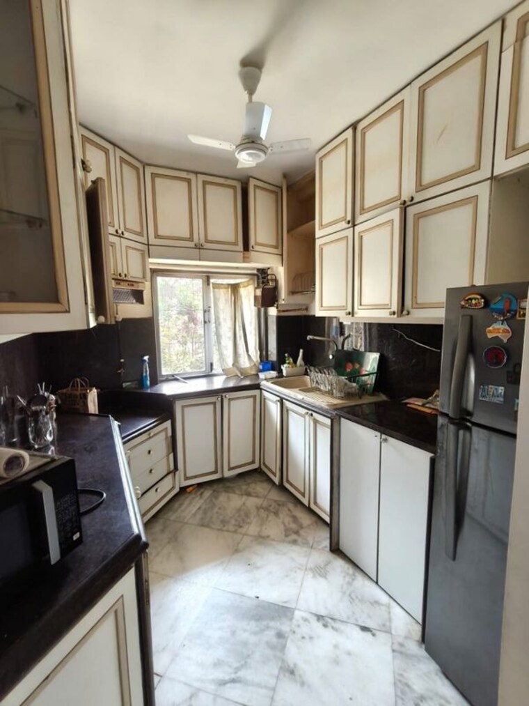Kitchen, bandra west 2 Bedroom 700 Sq.Ft. Apartment In Bandra West Mumbai 10592619