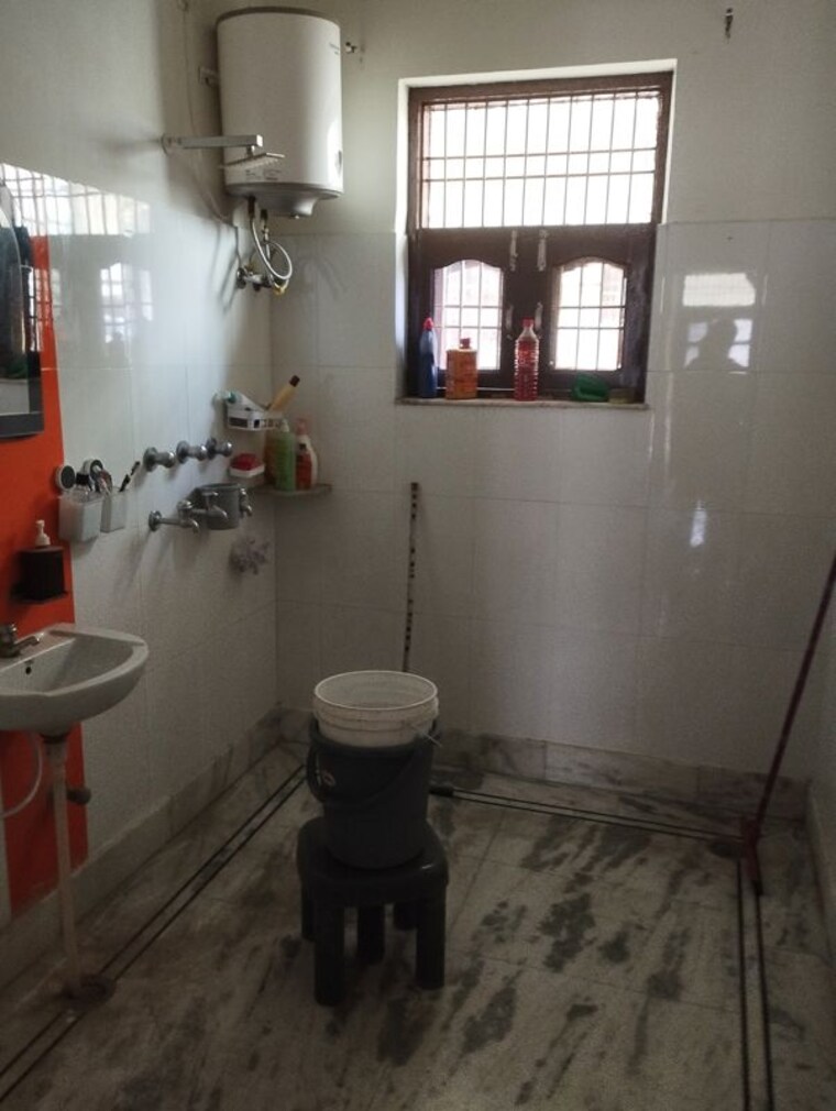 Bathroom, sector 14 3 Bedroom 263 Sq.Yd. Independent House In Sector 14 Sonipat 10592629