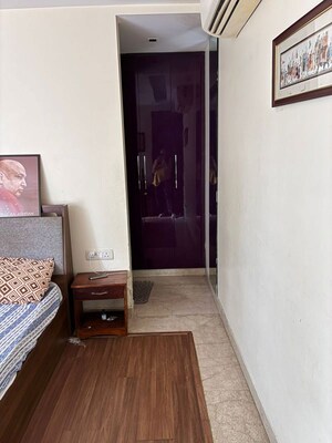 Furnished Amenities in 3 BHK Builder Floor at Sarvodaya Enclave – for Sale