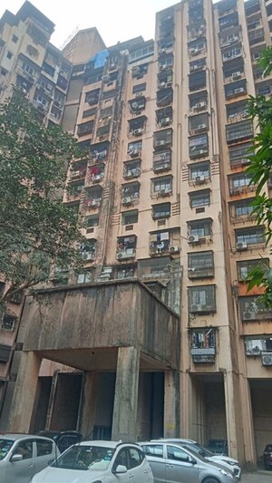  Apartment For Sale in Mulund East