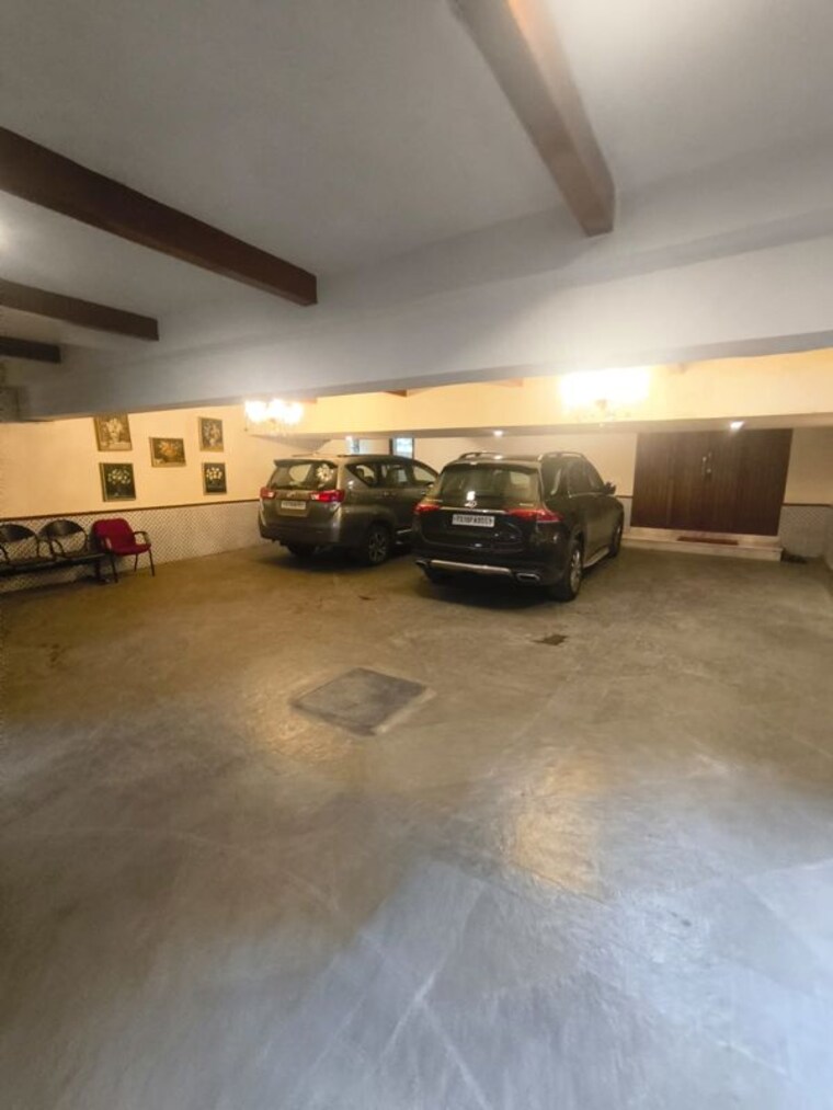  Parking, banjara hills 6+ Bedroom 10000 Sq.Ft. Independent House In Banjara Hills Hyderabad 10592701