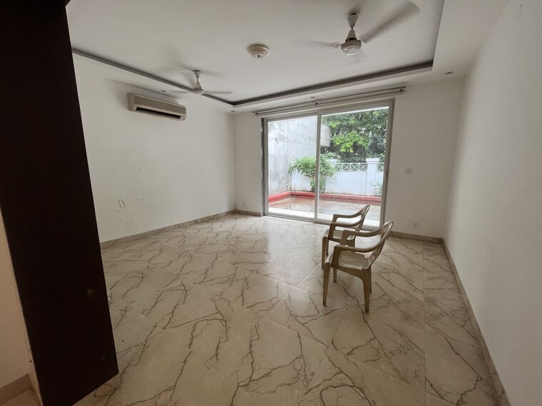 Room, dlf phase iv 4 Bedroom 6000 Sq.Ft. Independent House In Dlf Phase iv Gurgaon 10592710