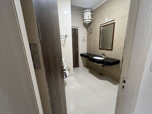 Bathroom in 4 BHK Independent House at Dlf Phase iv – for Rent