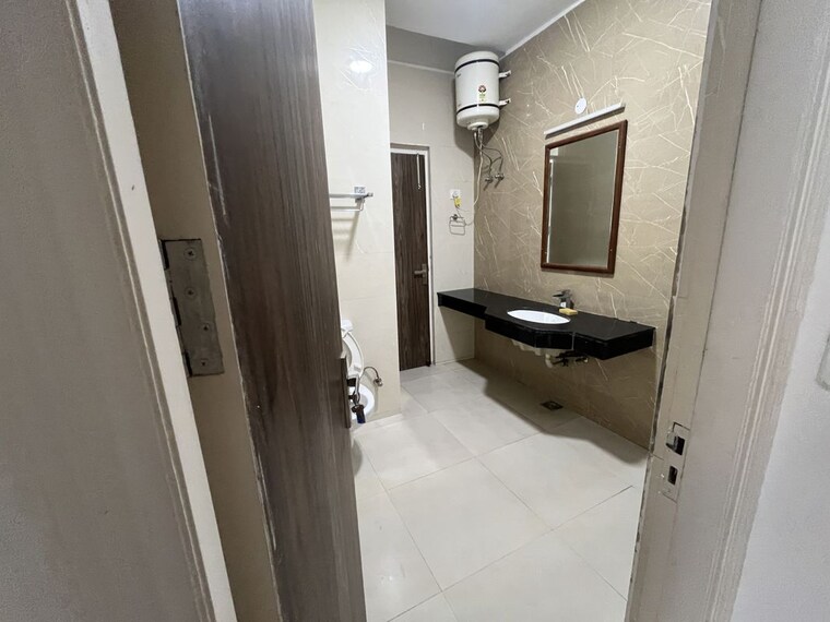 Bathroom, dlf phase iv 4 Bedroom 6000 Sq.Ft. Independent House In Dlf Phase iv Gurgaon 10592710