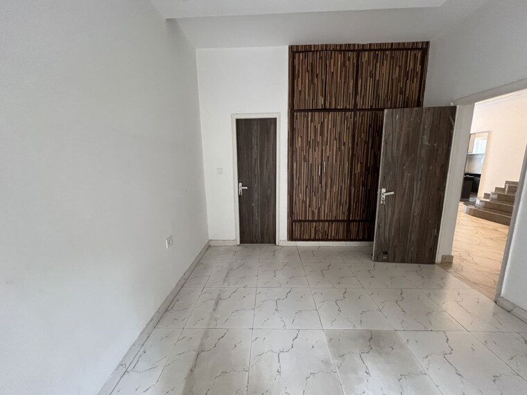Room, dlf phase iv 4 Bedroom 6000 Sq.Ft. Independent House In Dlf Phase iv Gurgaon 10592710