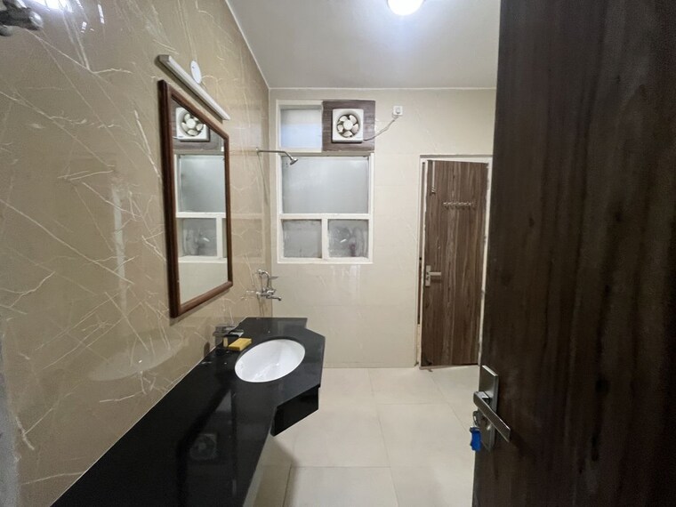 Bathroom, dlf phase iv 4 Bedroom 6000 Sq.Ft. Independent House In Dlf Phase iv Gurgaon 10592710