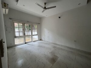Room in 4 BHK Independent House at Dlf Phase iv – for Rent