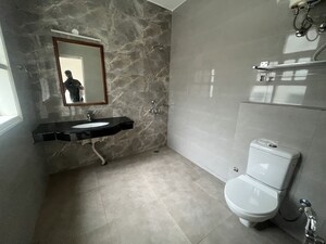 Bathroom in 4 BHK Independent House at Dlf Phase iv – for Rent