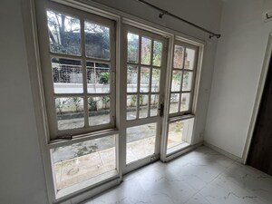 Room in 4 BHK Independent House at Dlf Phase iv – for Rent