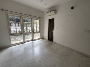 Room in 4 BHK Independent House at Dlf Phase iv – for Rent