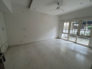 Room in 4 BHK Independent House at Dlf Phase iv – for Rent
