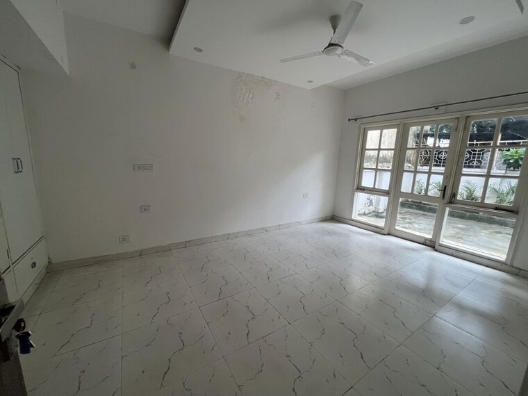 Room, dlf phase iv 4 Bedroom 6000 Sq.Ft. Independent House In Dlf Phase iv Gurgaon 10592710