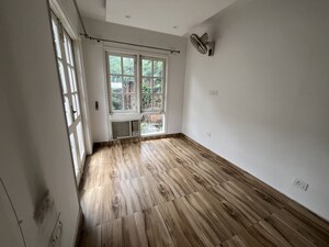 Bedroom in 4 BHK Independent House at Dlf Phase iv – for Rent