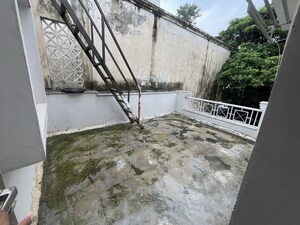 Balcony in 4 BHK Independent House at Dlf Phase iv – for Rent