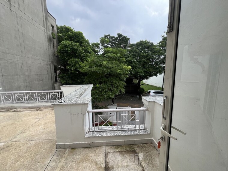 Balcony, dlf phase iv 4 Bedroom 6000 Sq.Ft. Independent House In Dlf Phase iv Gurgaon 10592710