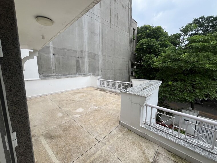 Balcony, dlf phase iv 4 Bedroom 6000 Sq.Ft. Independent House In Dlf Phase iv Gurgaon 10592710