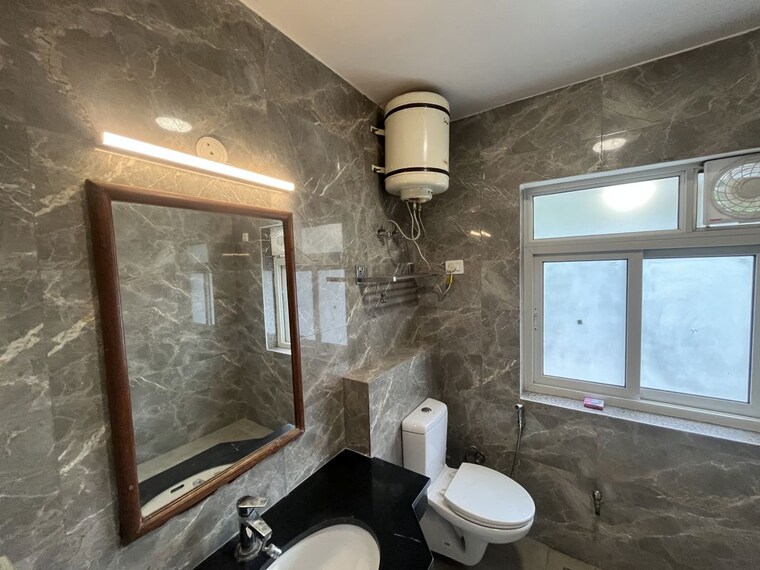 Bathroom, dlf phase iv 4 Bedroom 6000 Sq.Ft. Independent House In Dlf Phase iv Gurgaon 10592710