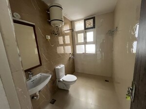 Bathroom in 4 BHK Independent House at Dlf Phase iv – for Rent