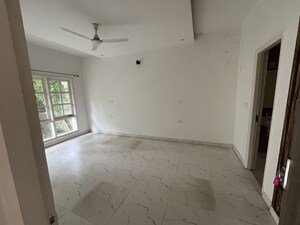 Bathroom in 4 BHK Independent House at Dlf Phase iv – for Rent