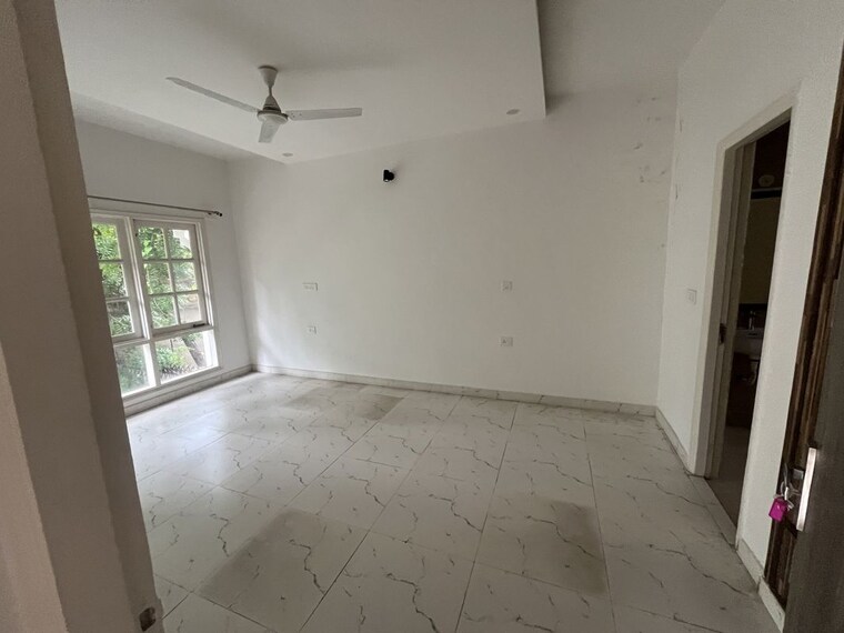 Bathroom, dlf phase iv 4 Bedroom 6000 Sq.Ft. Independent House In Dlf Phase iv Gurgaon 10592710