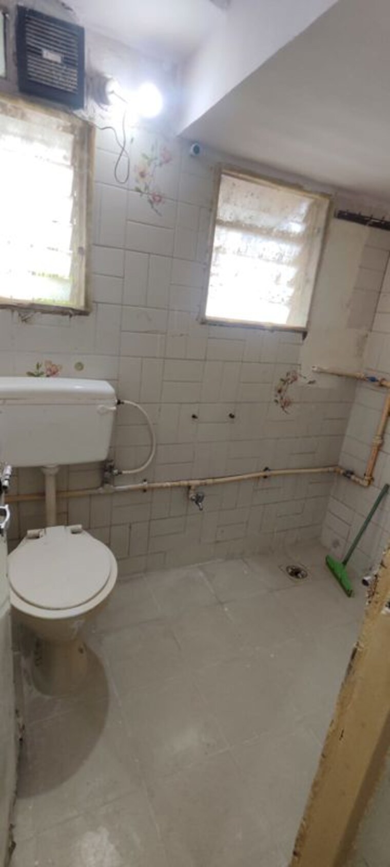 Bathroom, vineeta-apartment-andheri 2 Bedroom 800 Sq.Ft. Apartment In Andheri East Mumbai 10592728