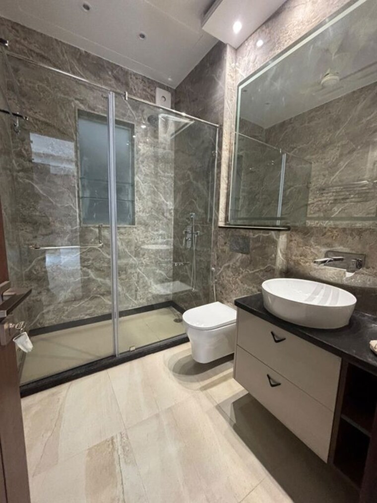 Bathroom, navjeevan vihar 3 Bedroom 1800 Sq.Ft. Builder Floor In Navjeevan Vihar Delhi 10592756