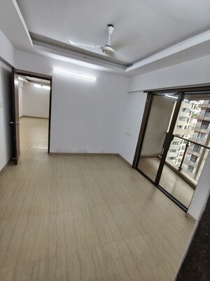 Room in 3 BHK Apartment at HDIL Metropolis Residences, Andheri West – for Rent