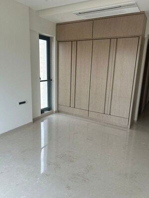 Room in 3 BHK Apartment at S Raheja Panorama, Santacruz West – for Sale
