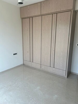 Room in 3 BHK Apartment at S Raheja Panorama, Santacruz West – for Sale
