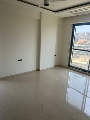 Room in 3 BHK Apartment at S Raheja Panorama, Santacruz West – for Sale