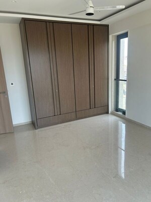 Room in 3 BHK Apartment at S Raheja Panorama, Santacruz West – for Sale