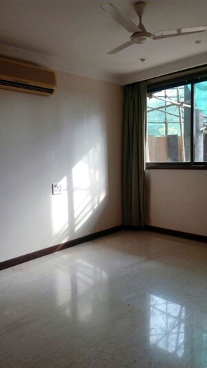 Room in 3 BHK Apartment at Nibbana Apartments, Bandra West – for Sale