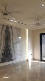 4 BHK + Servant Room 2200 Sq.Ft. Builder Floor in Unitech South City II